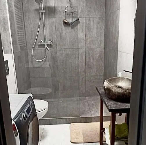 Sunny Corner In Bialoleka With One Double Bed 아파트